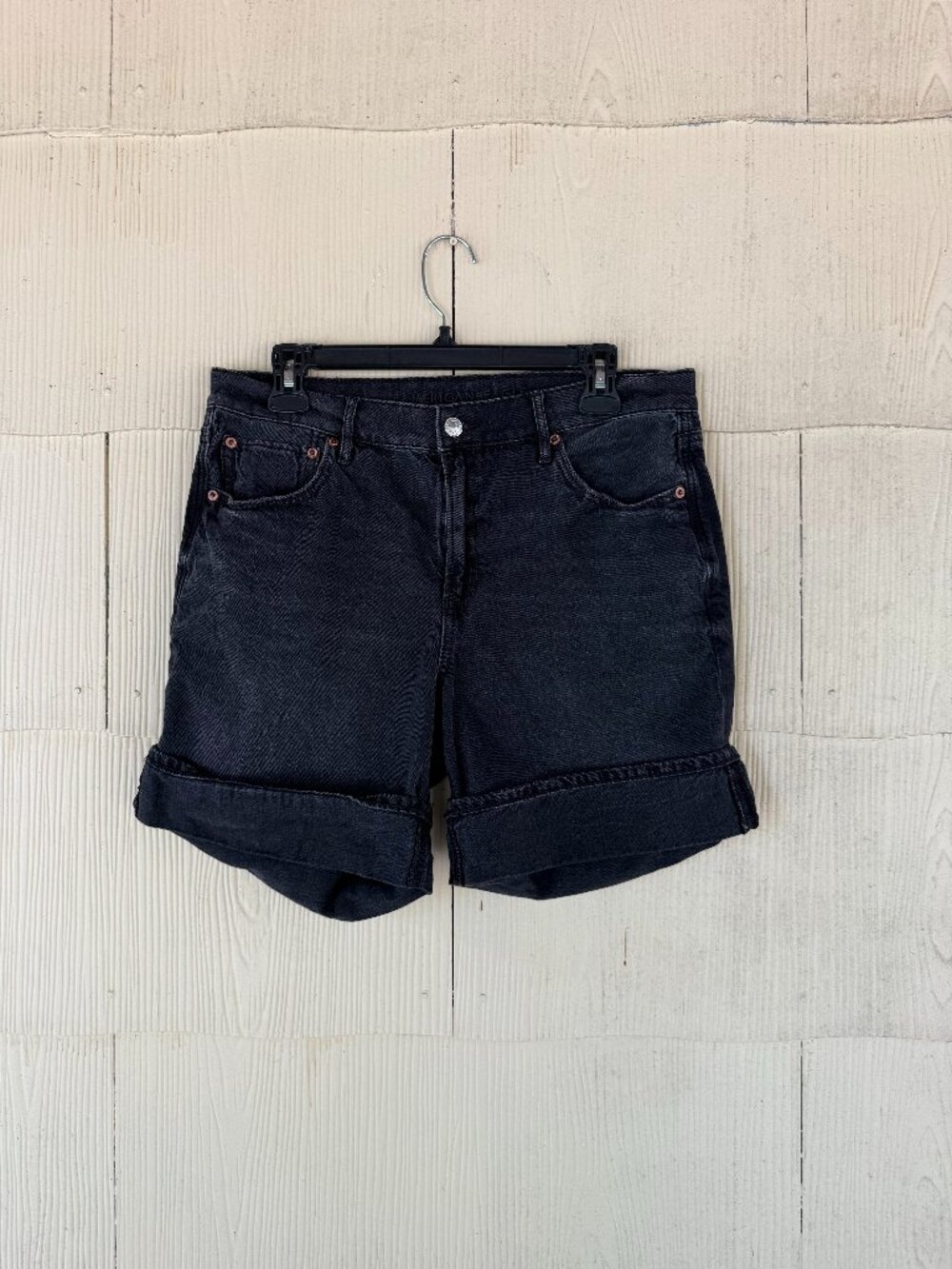 American Eagle Strigid Super High-Waisted Relaxed Denim Shorts 🖤